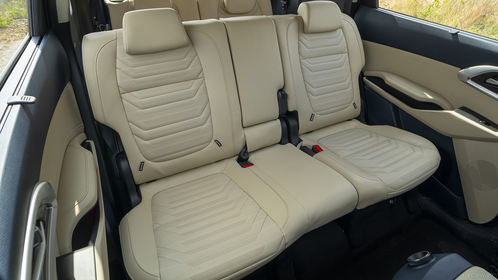 H&agrave;ng ghế giữa của Kia Carens 2022 bản 7 chỗ