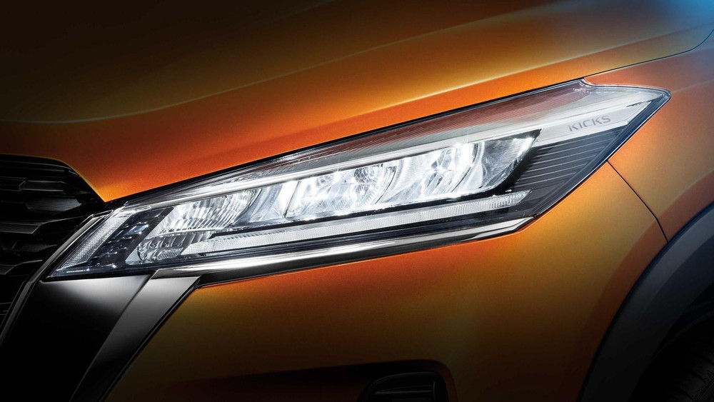 Cận cảnh cụm đ&egrave;n pha sắc sảo của Nissan Kicks 2022