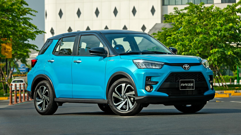 Gi&aacute; b&aacute;n hấp dẫn gi&uacute;p Toyota Raize thu h&uacute;t được nhiều kh&aacute;ch h&agrave;ng nhưng cung kh&ocirc;ng đủ cầu.