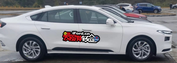 Thiết kế b&ecirc;n sườn xe của Ford Mondeo 2022