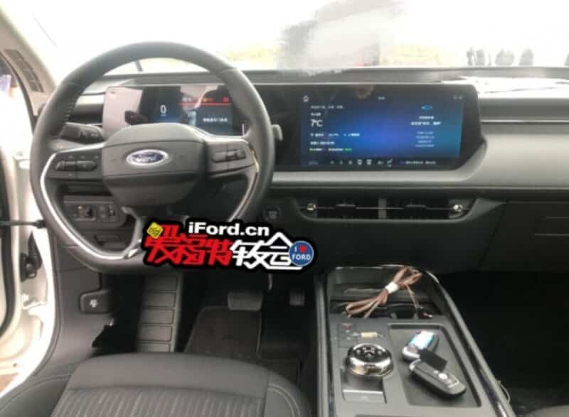 Ford Mondeo 2022 bản Fashion c&oacute; m&agrave;n h&igrave;nh ngắn hơn