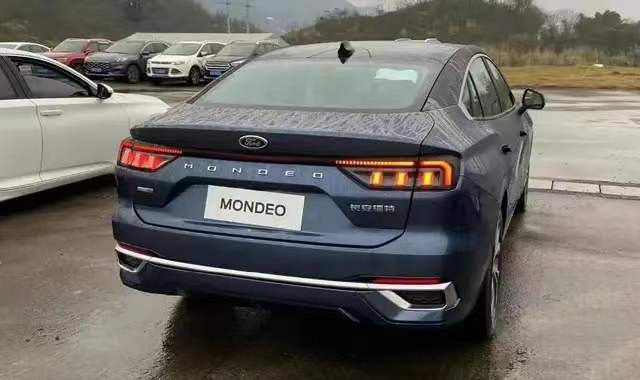 Ford Mondeo 2022 bản Sport
