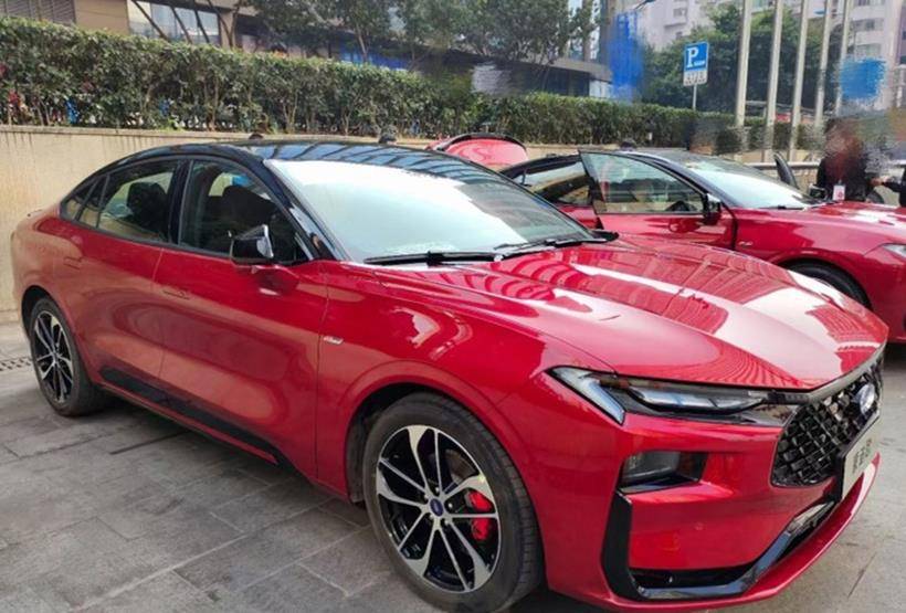 Ford Mondeo 2022 bản ST Line