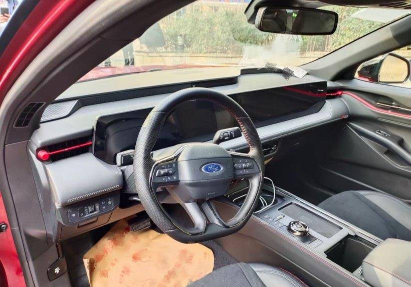 Ford Mondeo 2022 d&ugrave;ng n&uacute;m xoay chuyển số mới