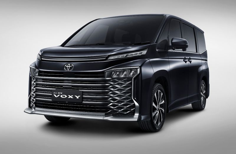 MPV cỡ trung Toyota Voxy 2022 ch&iacute;nh thức ra mắt Đ&ocirc;ng Nam &Aacute; với gi&aacute; cao hơn Innova