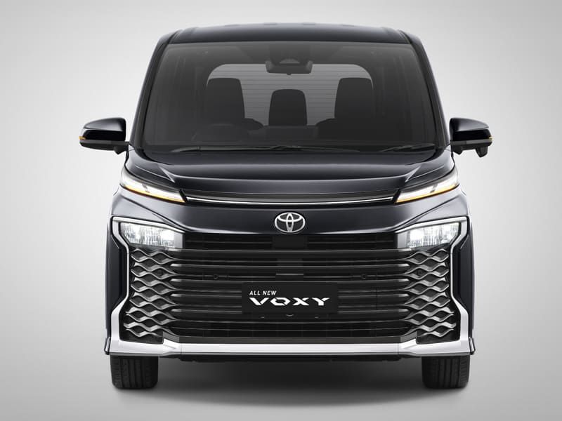 Cận cảnh đầu xe của Toyota Voxy 2022 
