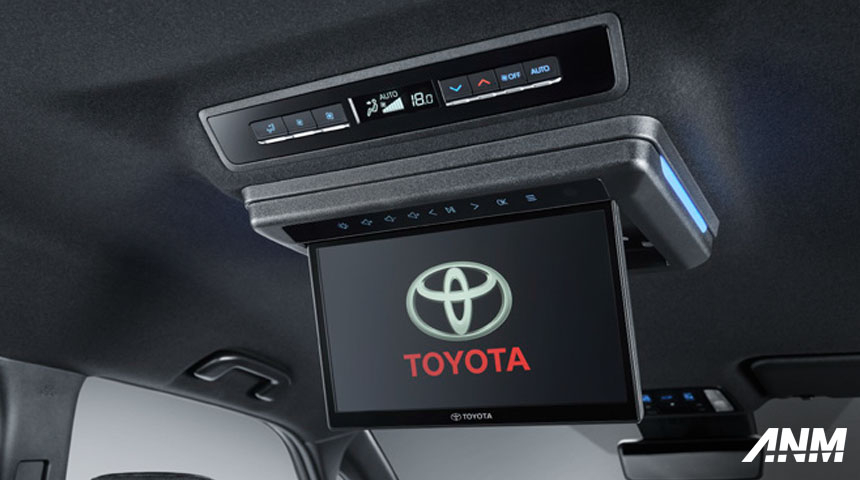 M&agrave;n h&igrave;nh giải tr&iacute; d&agrave;nh cho h&agrave;nh kh&aacute;ch ph&iacute;a sau của Toyota Voxy 2022 được lắp tr&ecirc;n trần