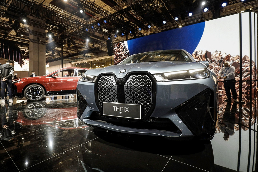 BMW l&agrave; thương hiệu xe sang thống trị tại Trung Quốc trong năm 2021