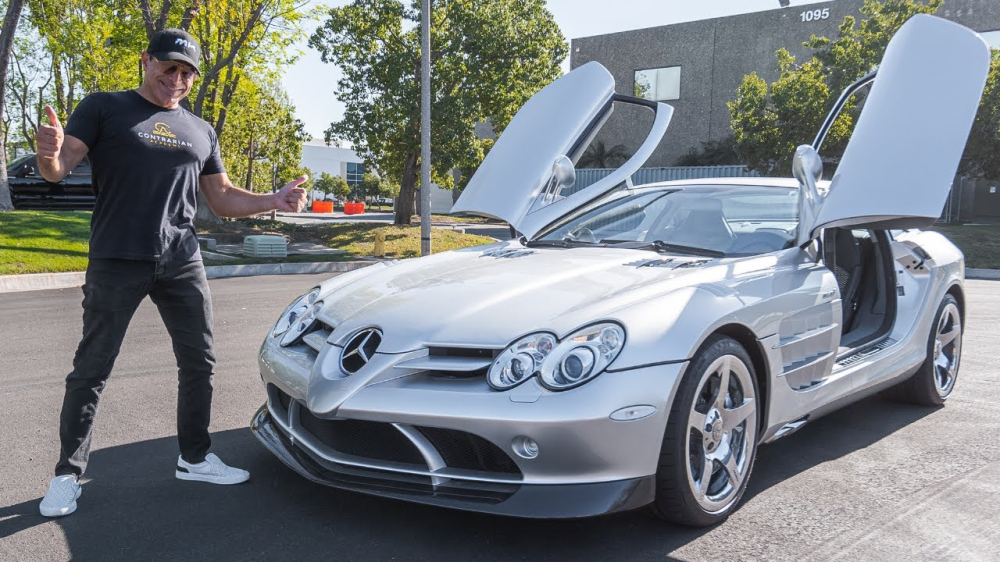Manny Khoshbin nhận bàn giao xe Mercedes-Benz SLR McLaren Heritage Edition Manny Khoshbin nhận bàn giao xe Mercedes-Benz SLR McLaren Heritage Edition
