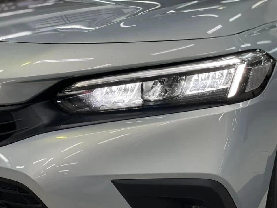 Đèn pha LED vẫn có tính năng tự động bật/tắt và điều chỉnh góc chiếu. Đèn pha LED vẫn có tính năng tự động bật/tắt và điều chỉnh góc chiếu.