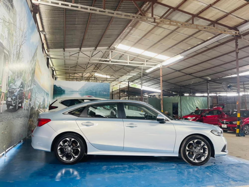 Honda Civic 2022 có kích thước tổng thể (D x R x C) là 4.678 x 1.802 x 1.415 mm, cùng với đó là chiều dài cơ sở lên tới 2.735 mm. Honda Civic 2022 có kích thước tổng thể (D x R x C) là 4.678 x 1.802 x 1.415 mm, cùng với đó là chiều dài cơ sở lên tới 2.735 mm.