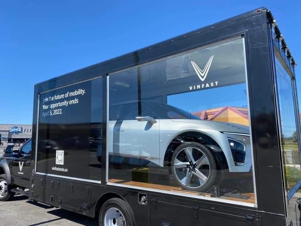 Sau triển l&atilde;m Điện tử Ti&ecirc;u d&ugrave;ng CES 2022, VinFast lựa chọn h&igrave;nh thức Roadshow nhằm quảng b&aacute; dải sản phẩm xe điện tới kh&aacute;ch h&agrave;ng nước Mỹ.