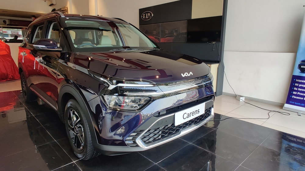 Thời gian giao xe của Kia Carens 2022 c&oacute; thể l&ecirc;n đến gần 1 năm