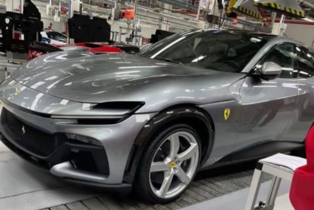 Ferrari Purosangue 2023 hiện nguy&ecirc;n h&igrave;nh trong nh&agrave; m&aacute;y, sẵn s&agrave;ng cạnh tranh Lamborghini Urus