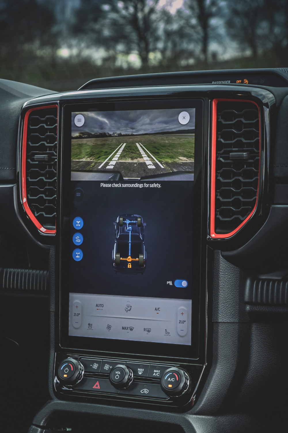 Màn hình thông tin giải trí của Ford Ranger Raptor 2022 Màn hình thông tin giải trí của Ford Ranger Raptor 2022