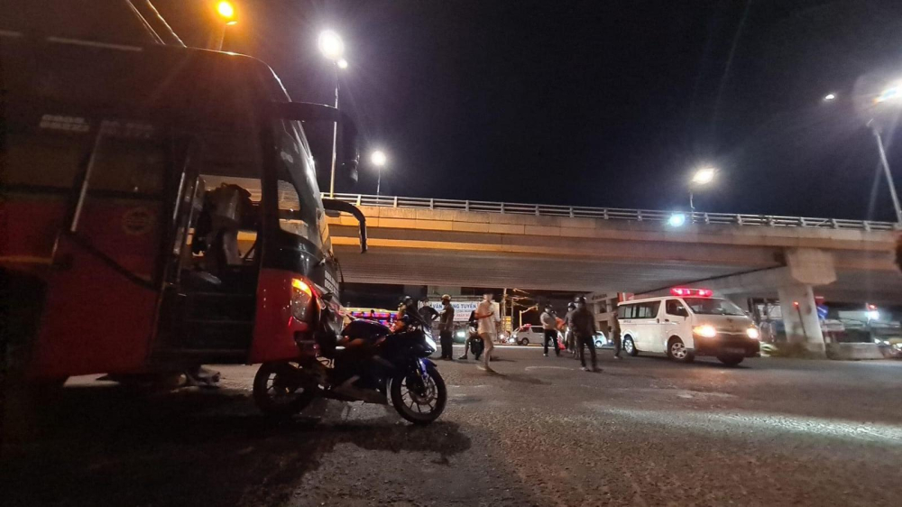 Vụ tai nạn khiến đôi nam nữ đi mô tô thương vong