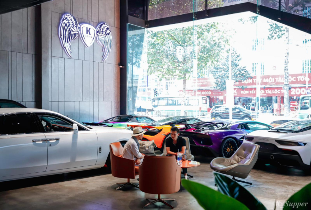 Đặng Lê Nguyên Vũ xuất hiện trong showroom siêu xe trăm tỷ ở Sài thành, trong ảnh có dàn siêu xe mới tinh và đã qua sử dụng như McLaren 720S Spider, McLaren 720S, Lamborghini Aventador SVJ hay McLaren GT Đặng Lê Nguyên Vũ xuất hiện trong showroom siêu xe trăm tỷ ở Sài thành, trong ảnh có dàn siêu xe mới tinh và đã qua sử dụng như McLaren 720S Spider, McLaren 720S, Lamborghini Aventador SVJ hay McLaren GT