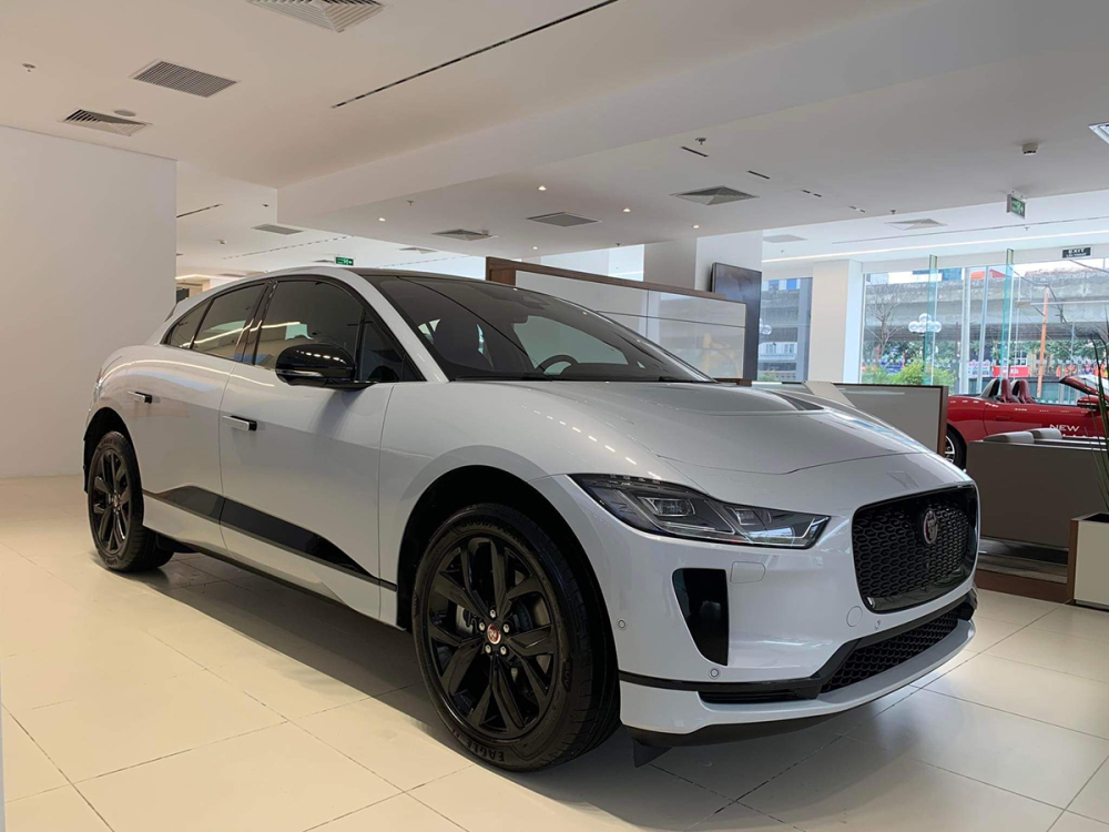 Jaguar i-Pace đã chính thức về tới Việt Nam thông qua nhập khẩu chính hãng. Jaguar i-Pace đã chính thức về tới Việt Nam thông qua nhập khẩu chính hãng.