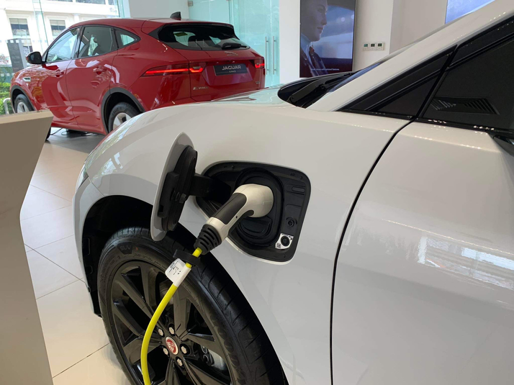 Công nghệ sạc nhanh trên Jaguar i-Pace có thể giúp sạc đầy xe trong 40 phút. Công nghệ sạc nhanh trên Jaguar i-Pace có thể giúp sạc đầy xe trong 40 phút.