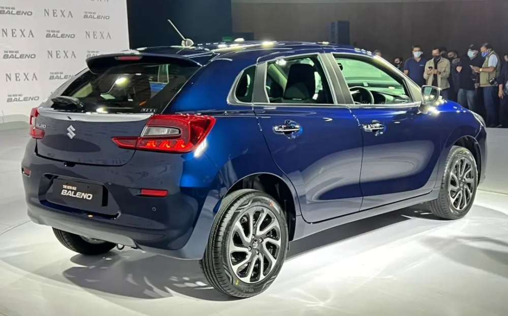 Suzuki Baleno 2022 c&oacute; thiết kế đ&egrave;n hậu như Honda Civic đời cũ