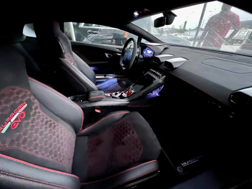Nội thất si&ecirc;u xe Lamborghini Huracan EVO