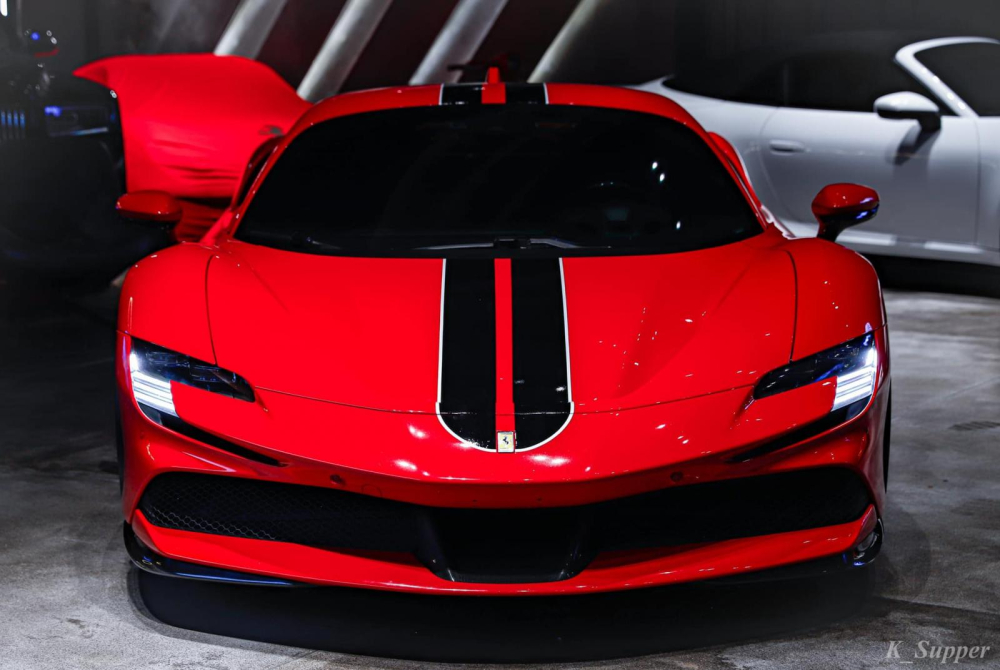 Cận cảnh mặt tiền siêu xe Ferrari SF90 Stradale của đại gia lan đột biến Củ Chi