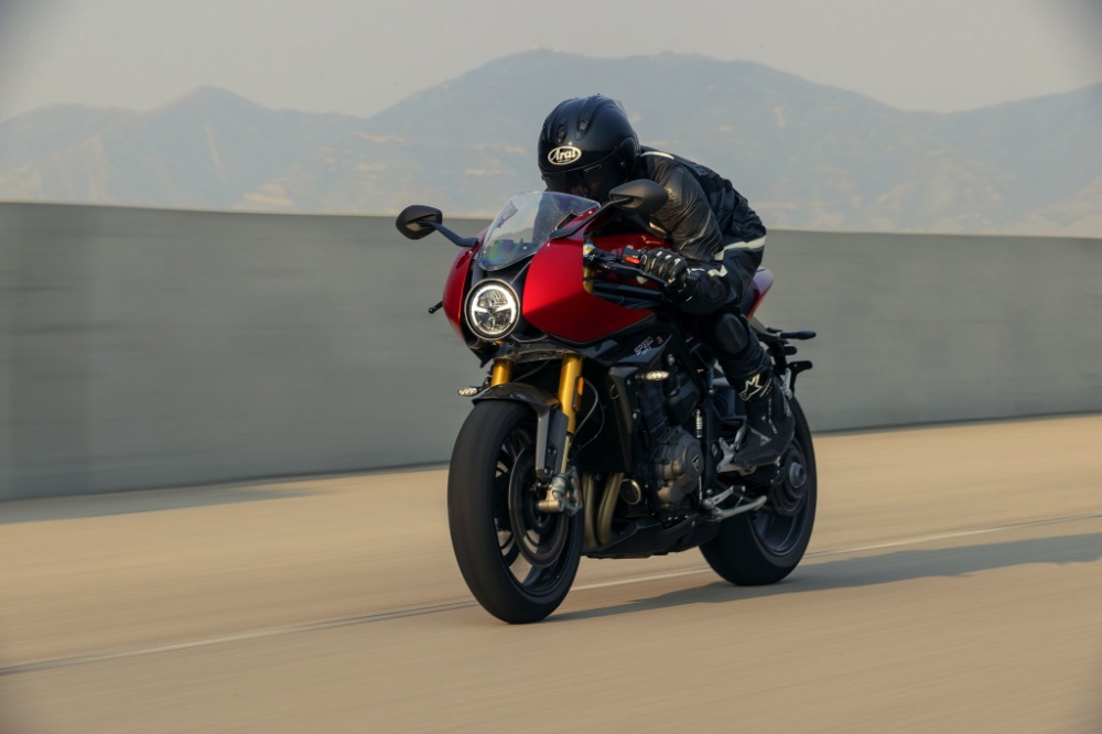 Triumph Speed Triple 1200 RR Triumph Speed Triple 1200 RR