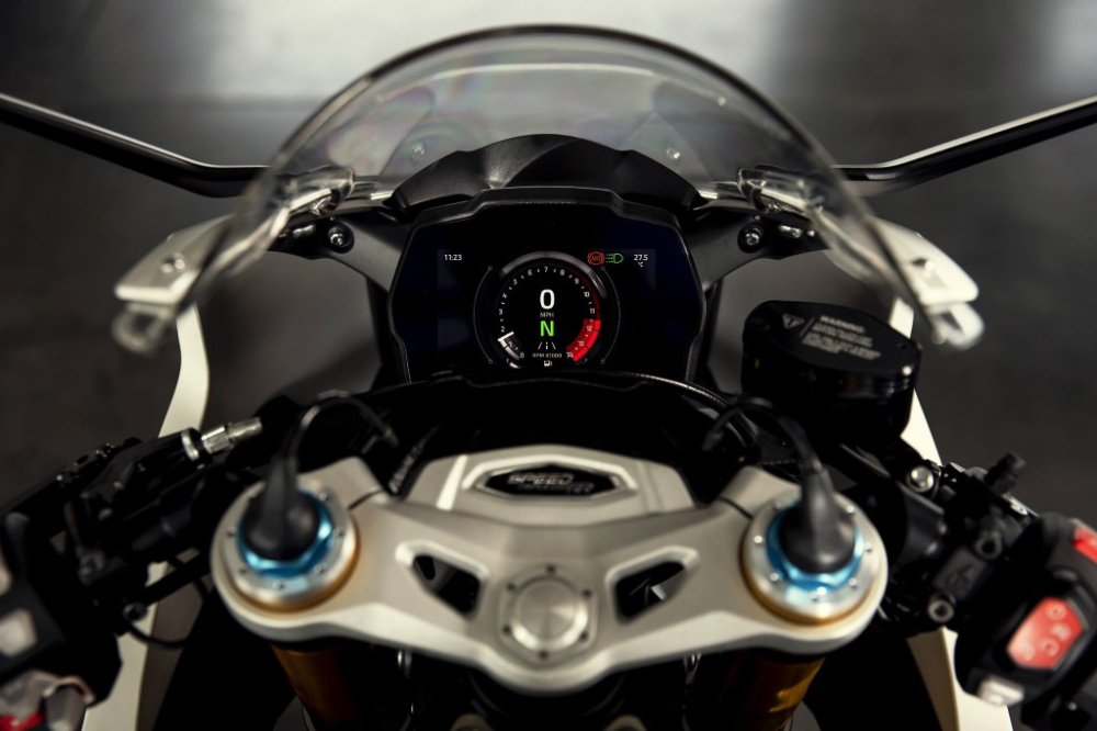 Triumph Speed Triple 1200 RR Triumph Speed Triple 1200 RR