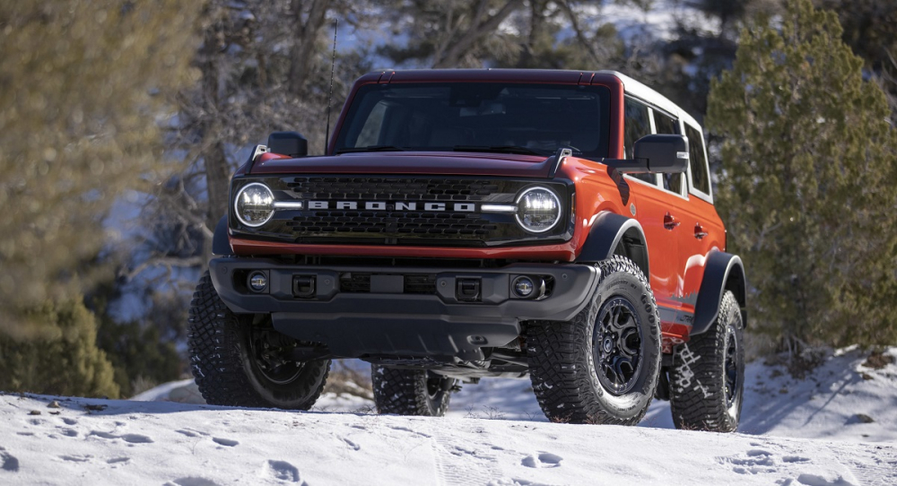 Ford Bronco Wildtrak 2022.5 với gói HOSS 3.0 tùy chọn có giá 2.515 USD