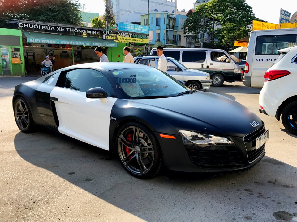 Chiếc siêu xe Audi R8 từng có bộ áo 2 màu trắng đen Chiếc siêu xe Audi R8 từng có bộ áo 2 màu trắng đen