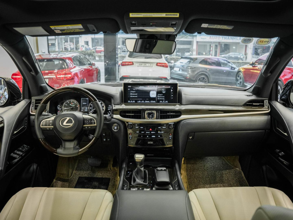 Toàn cảnh khoang lái xe Lexus LX570 Inspiration Series Toàn cảnh khoang lái xe Lexus LX570 Inspiration Series