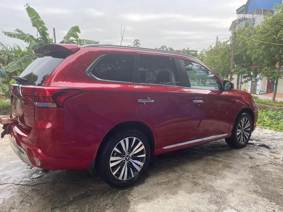 Thiết kế của Mitsubishi Outlander 2022 thay đổi nhẹ hướng tới phong cách sang trọng hơn là thể thao.