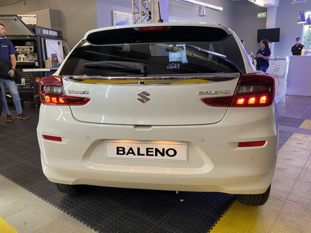Suzuki Baleno 2022 nhìn từ đằng sau