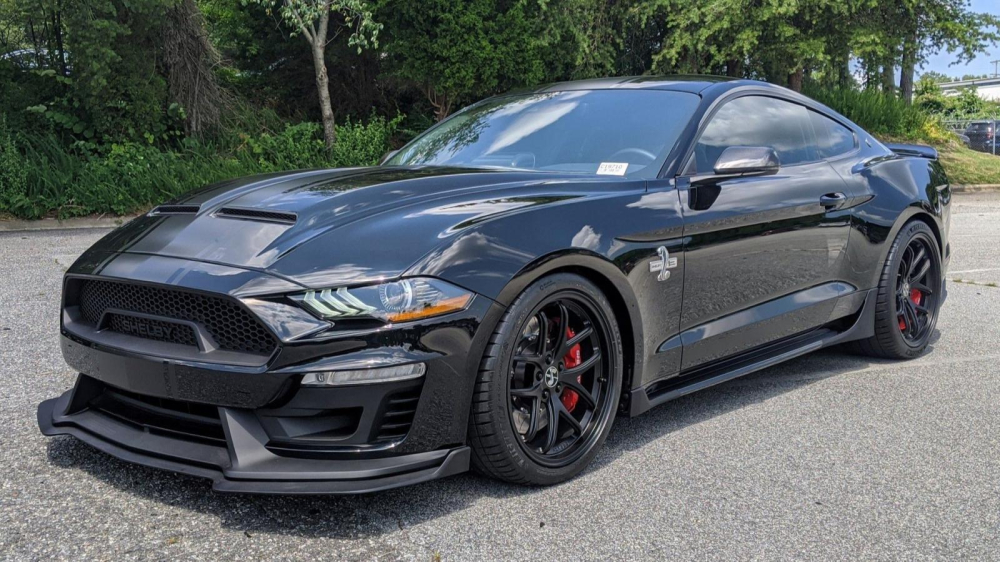 Cận cảnh một chiếc xe Shelby Super Snake Cận cảnh một chiếc xe Shelby Super Snake