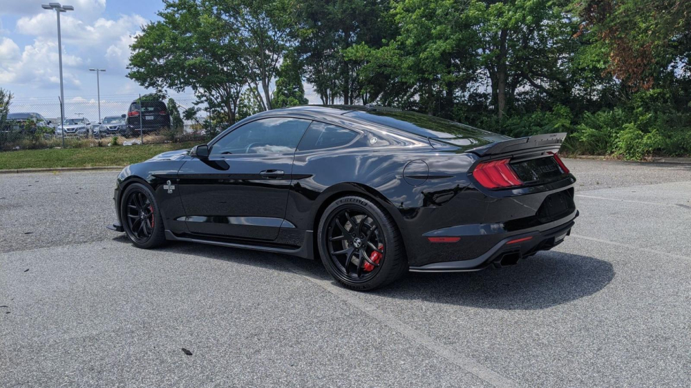 Phần mặt tiền của xe Shelby Super Snake Phần mặt tiền của xe Shelby Super Snake