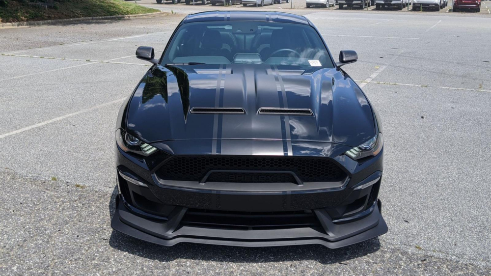 Phần mặt tiền của xe Shelby Super Snake Phần mặt tiền của xe Shelby Super Snake