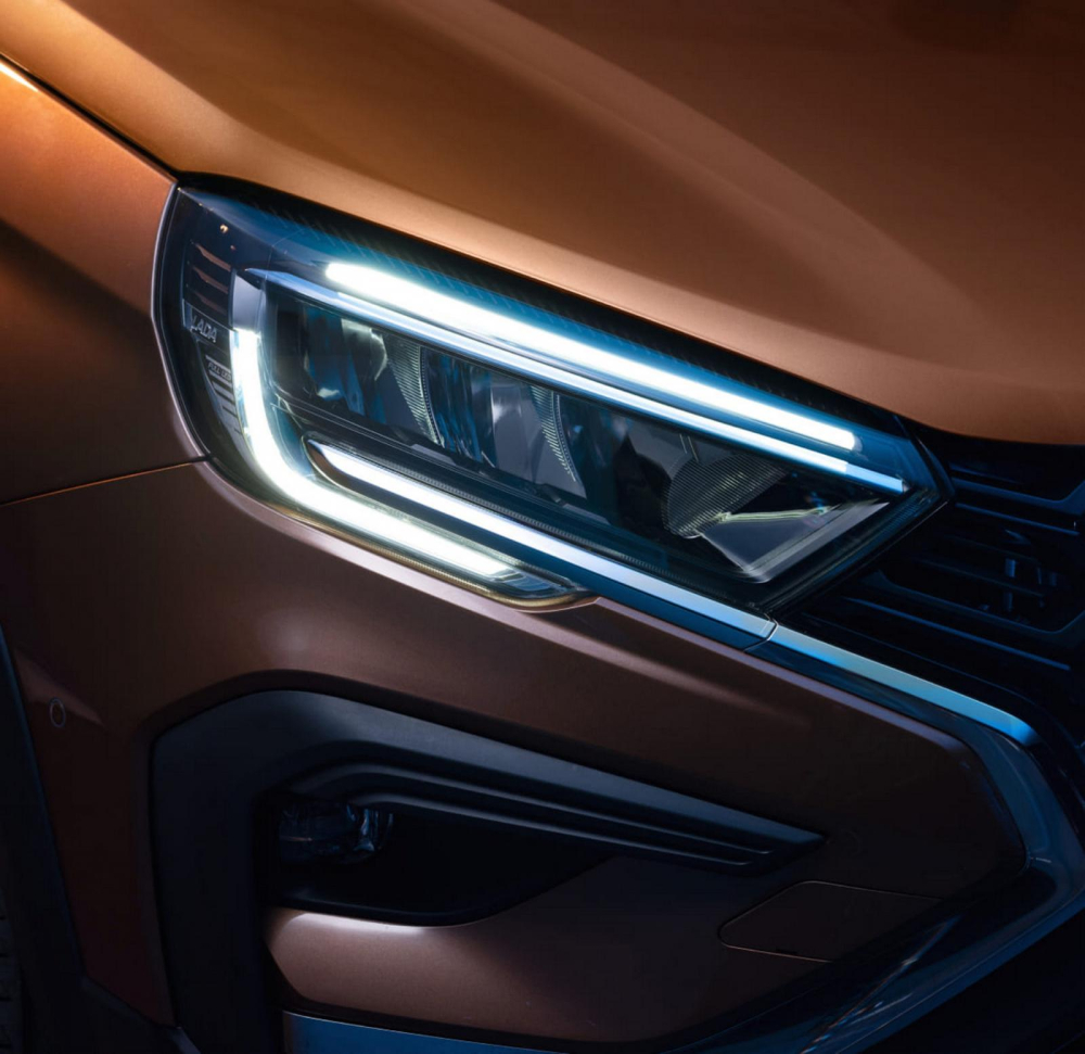 Đèn pha LED toàn phần, tích hợp dải đèn LED định vị ban ngày của Lada Vesta SW Cross 2022 Đèn pha LED toàn phần, tích hợp dải đèn LED định vị ban ngày của Lada Vesta SW Cross 2022