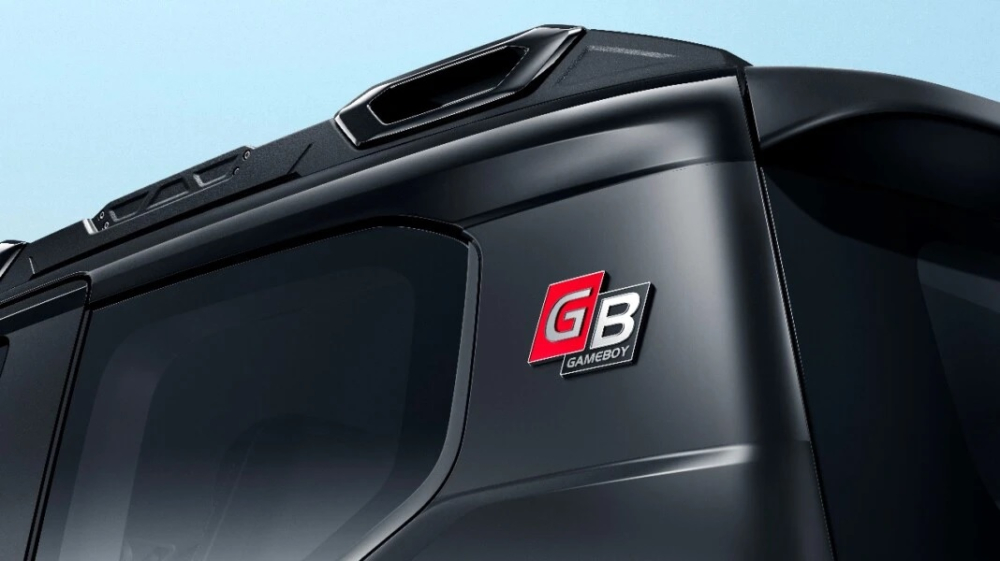 Logo Gameboy tr&ecirc;n cột C của Wuling Hongguang Mini EV Gameboy 2022 