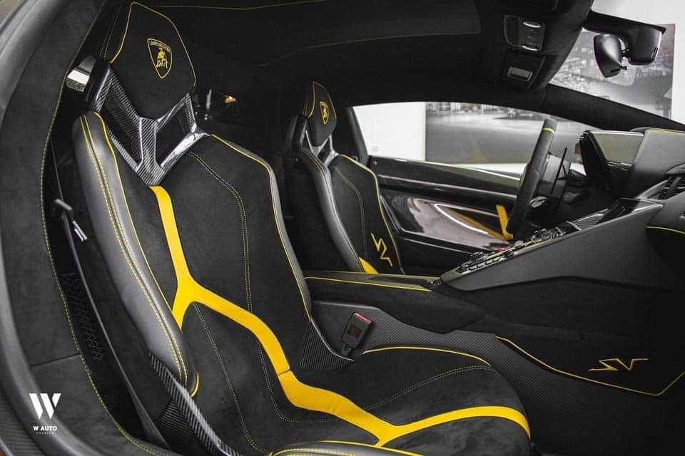 C&ograve;n đ&acirc;y l&agrave; nội y của si&ecirc;u xe giới hạn Lamborghini Aventador SV sắp về nước
