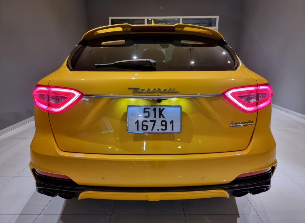 Maserati Levante Trofeo mới về tay Đặng Lê Nguyên Vũ được đại lý cho biết thuộc phiên bản Launch Edition, xe đã được hoàn thành xong hết các thủ tục đăng ký biển số để bàn giao về cho Chủ tịch Trung Nguyên