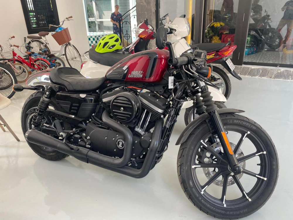 Minh Nhựa bán mô tô giới hạn Harley-Davidson Iron 883 Café Racer sau nhiều năm không chạy
