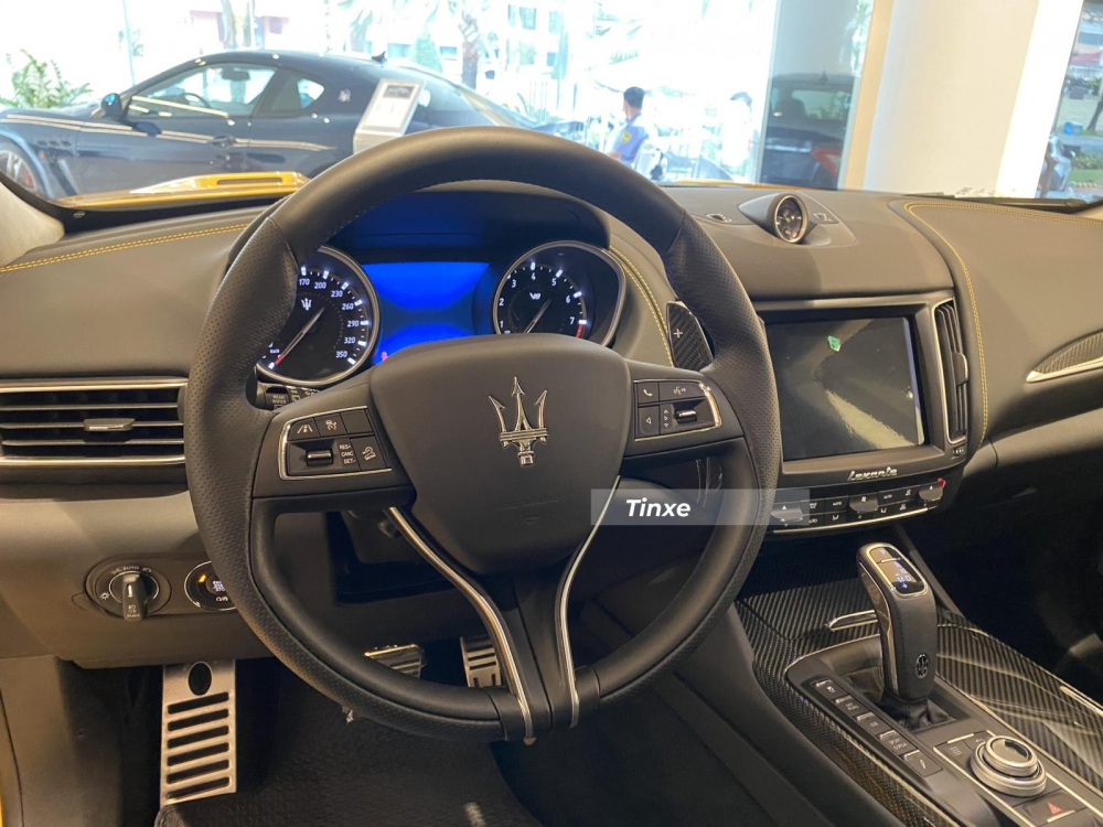 Nội thất xe Maserati Levante Trofeo Launch Edition của Đặng Lê Nguyên Vũ