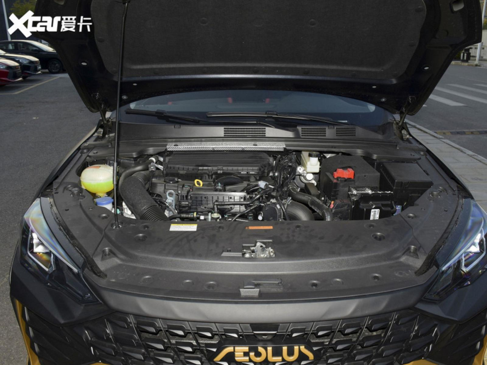 Khoang động cơ của Dongfeng Aeolus Yixuan MAX Dark Night Edge Edition
