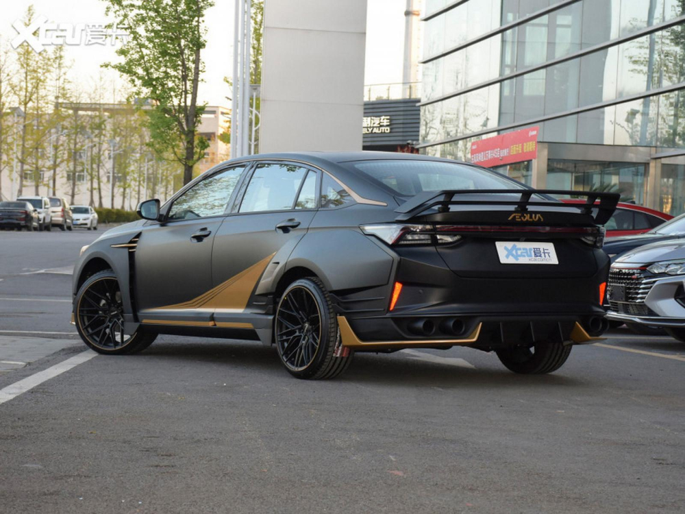 Ph&iacute;a sau của Dongfeng Aeolus Yixuan MAX Dark Night Edge Edition