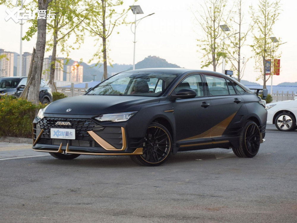 Ph&iacute;a trước của Dongfeng Aeolus Yixuan MAX Dark Night Edge Edition