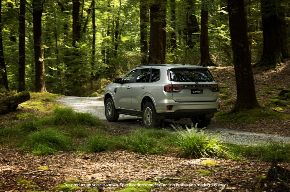 Cụm đ&egrave;n hậu mới của Ford Everest 2022