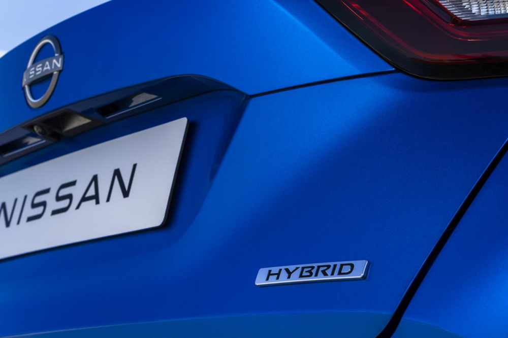 Logo hybrid trên cửa cốp sau của Nissan Juke Hybrid 2022