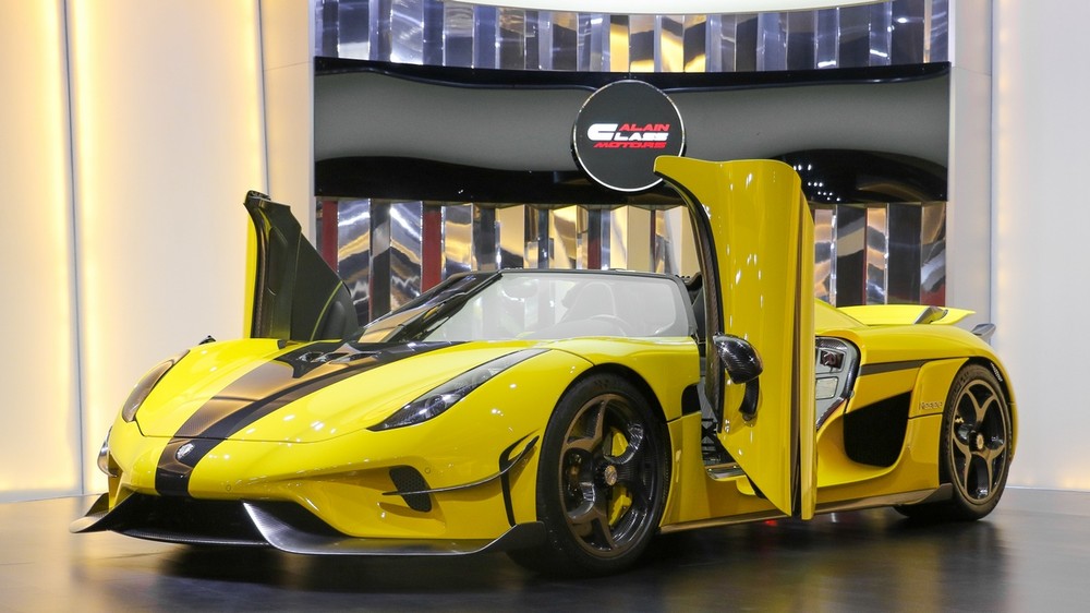 Nhưng đây mới chính là xe Koenigsegg Regera được Hoàng Kim Khánh dự tính mua, sau đó, vì đã có 1 đại gia Trung Đông chốt giao dịch nên doanh nhân quận 12 mới mua xe Koenigsegg Regera màu đỏ carbon