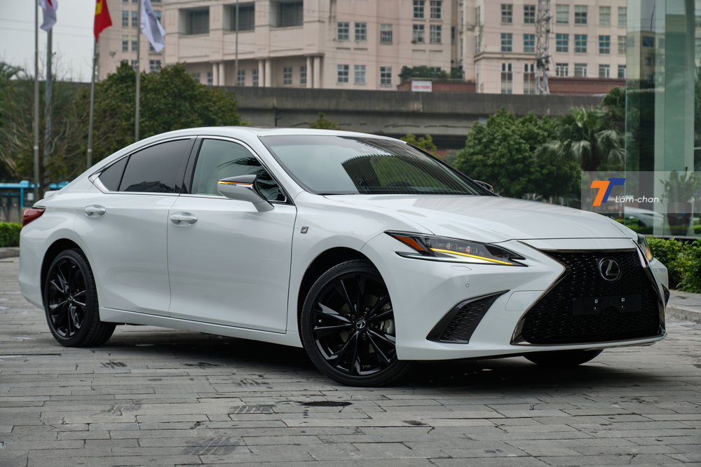 Lexus ES 250 F SPORT 2022 hiện đang được phân phối với giá bán lẻ đề xuất là 2,64 tỷ đồng. Lexus ES 250 F SPORT 2022 hiện đang được phân phối với giá bán lẻ đề xuất là 2,64 tỷ đồng.