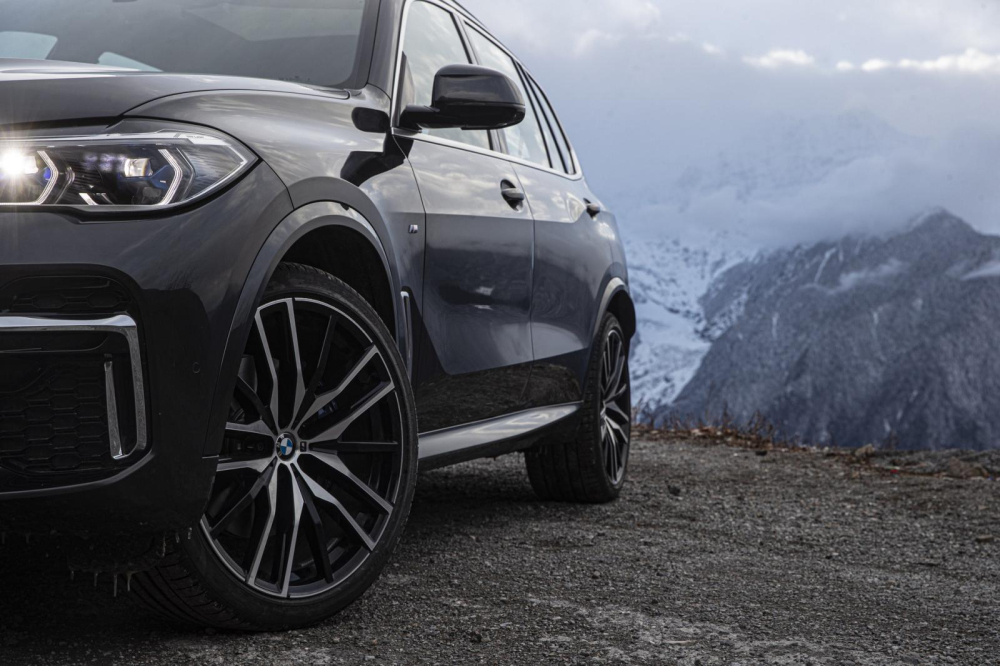 BMW X5 Li 2022 d&ugrave;ng động cơ giống X5 th&ocirc;ng thường